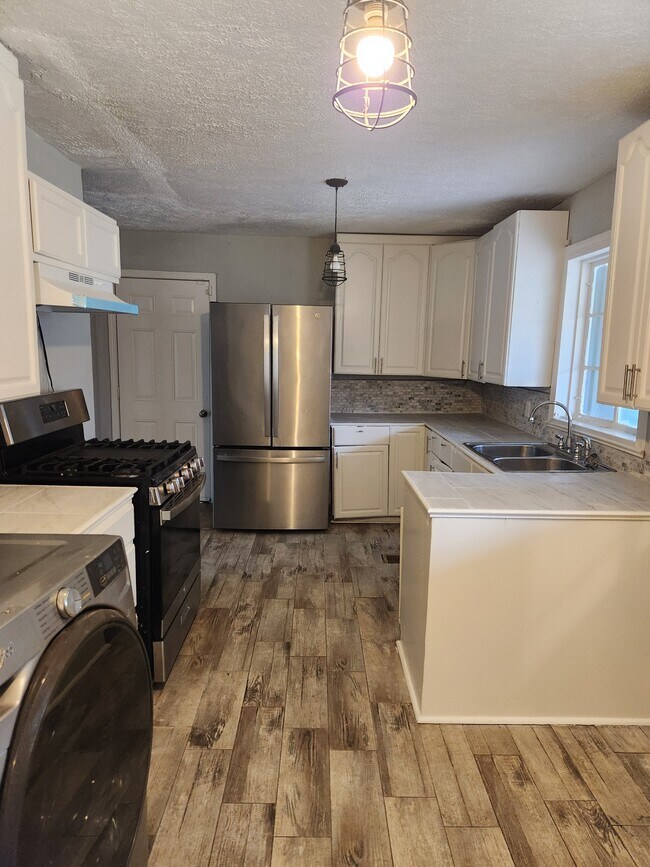 Foto del edificio - 4025 Carol Dr