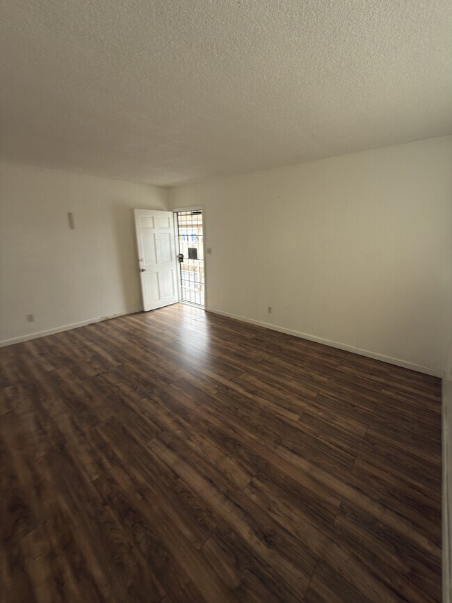 Foto del edificio - 820 W Imperial Hwy