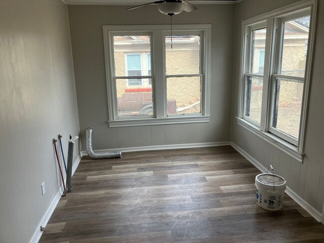 Building Photo - Beautifully Updated 2 Bedroom Home!
