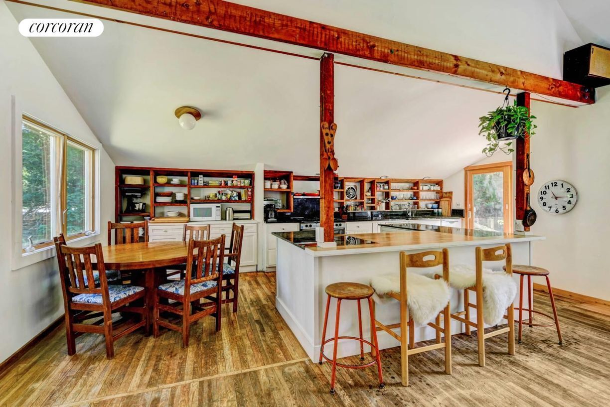 Foto principal - 921 Springs Fireplace Rd