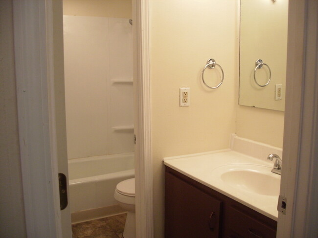 Building Photo - 215 N 45th St