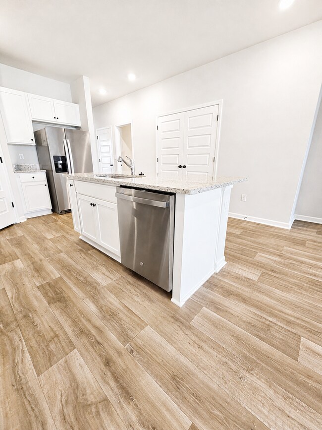 Foto del edificio - BRAND-NEW LUXURY 3BR/3BA TOWNHOME IN COLLINS PARK – CONWAY, SC