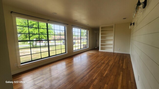 Foto del edificio - 5012 Park St
