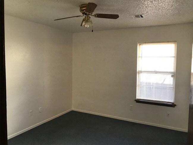 Building Photo - 5712 S Briarwood Dr