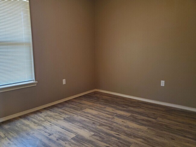 Foto del edificio - Charming 3-Bedroom, 2-Bathroom Home in Lub...