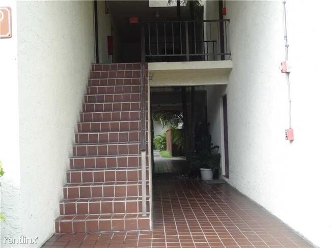 Building Photo - 13710 SW 90th Ave