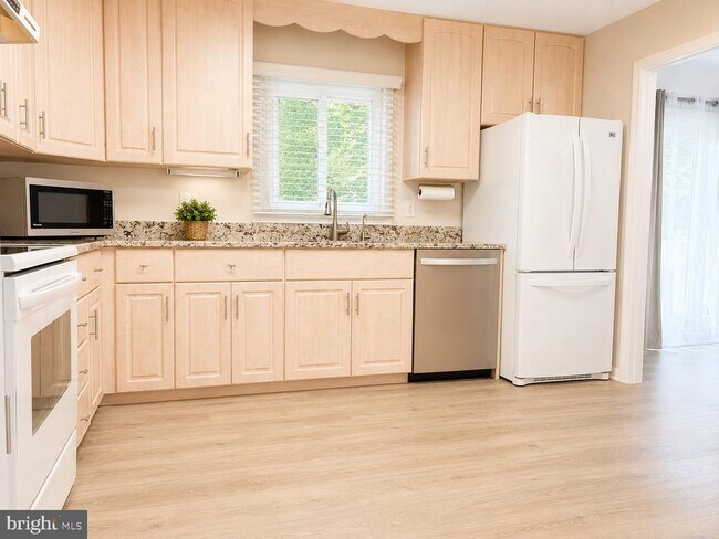 Building Photo - 8425 Blevins Way Ct