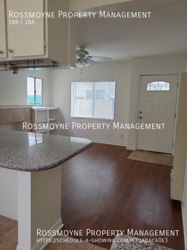Foto del edificio - $1695.00 / 1Br -1 Bath Stand-Alone Duplex....