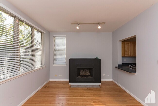 Foto del edificio - 1331 N Burling St