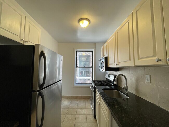 Building Photo - 460 W 149th St