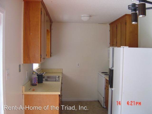 Building Photo - 1208 Highland Ave