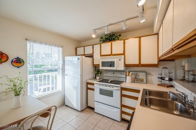 Building Photo - 1325 Mainsail Dr