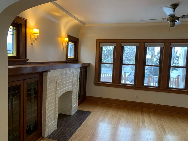 First floor living room, southern exposure. - 6830 Kinsman St