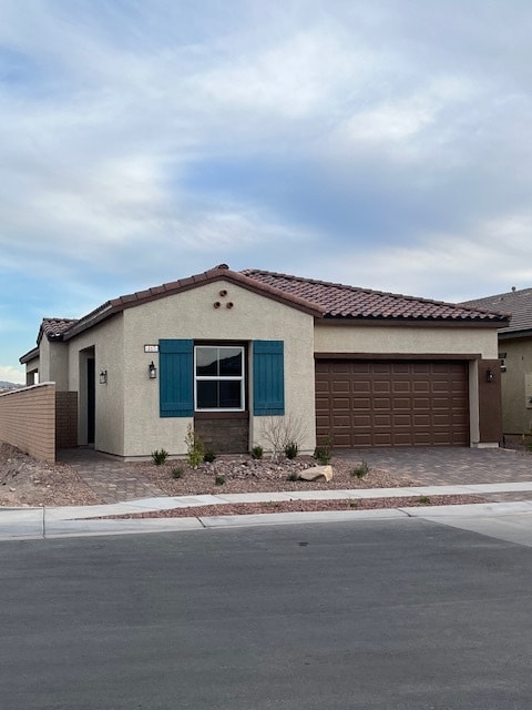 Front - 117 Royal Cascade Ave