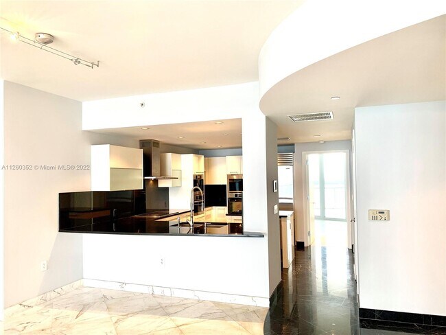 Foto del edificio - 17121 Collins Ave