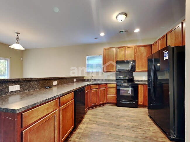 Building Photo - 577 English Oak Cir