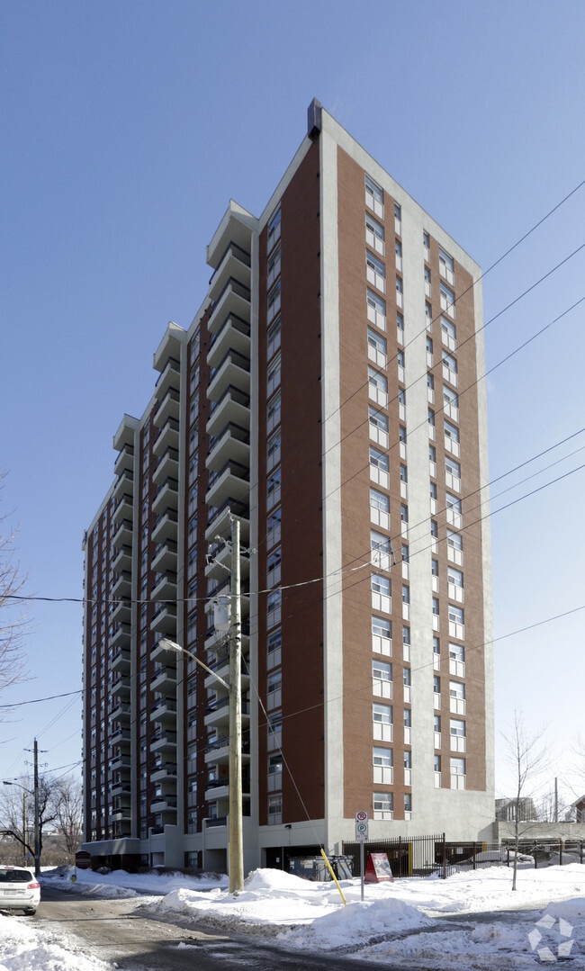 Building Photo - The Lamplighter