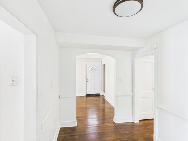 Building Photo - 3905 Larchmont Ln