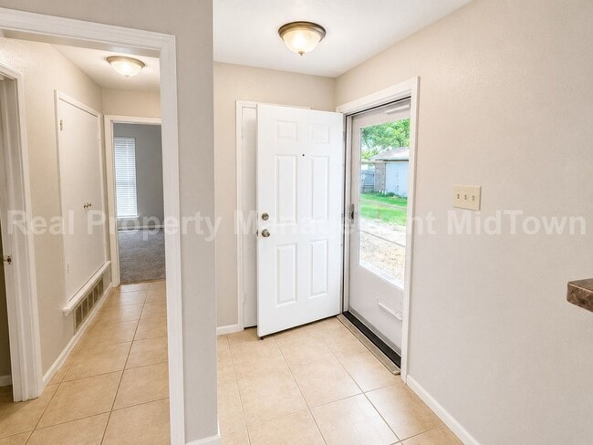 Building Photo - 4209 Wingrove Dr