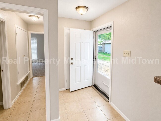 Foto del edificio - 4209 Wingrove Dr