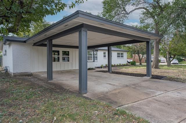 Building Photo - 217 Palomino Dr