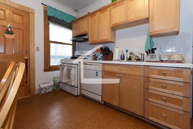 Nice, Affordable Brighton 5 Bed/2 Bath right off Beacon St for 9/1. NO BROKER FEE!!! - Nice, Affordable Brighton 5 Bed/2 Bath right off Beacon St for 9/1.  NO BROKER FEE!!! Apartment