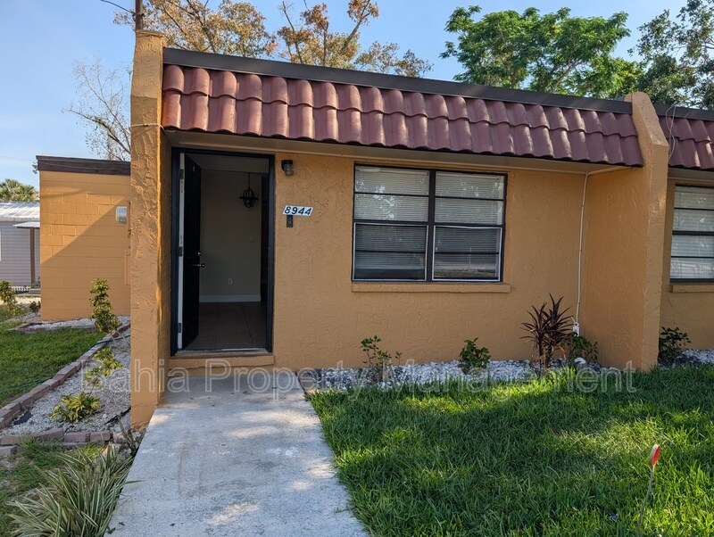 Foto principal - 8944 Temple Terrace Hwy