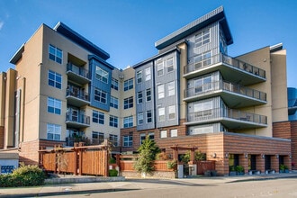 Building Photo - 7800 SE 27th St