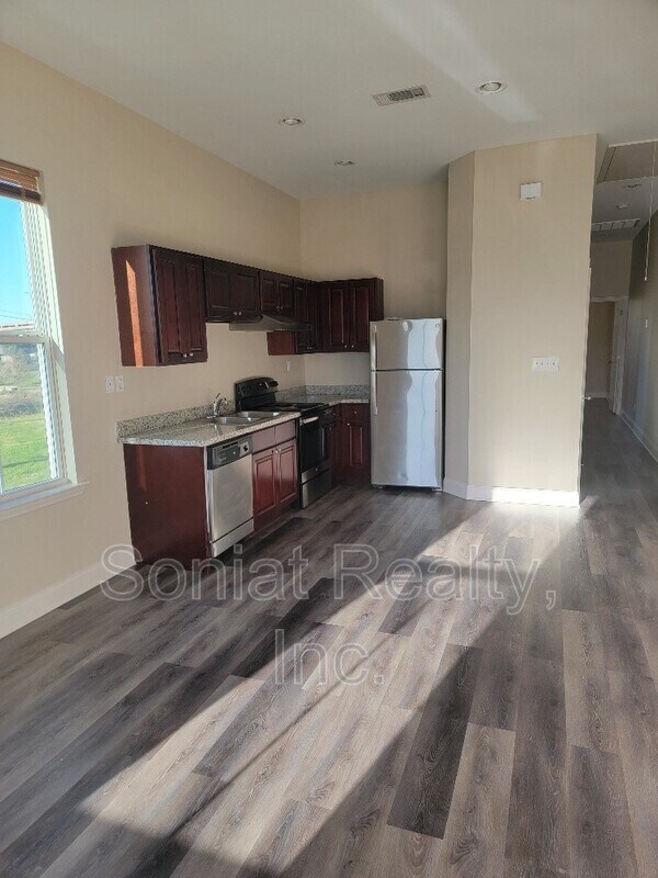 Building Photo - 1439 Shirley Dr