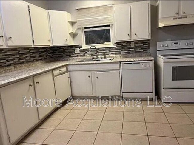 Foto del edificio - 2524 N Loy Lake Rd
