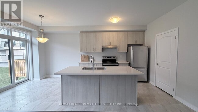 Building Photo - 16 Harvey Bunker Cres