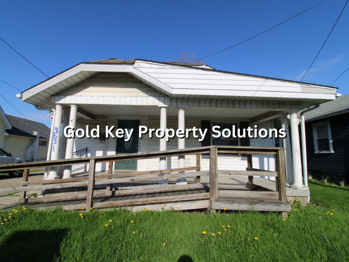 Foto principal - Beautifully Updated 2 BR 1 BA House with B...