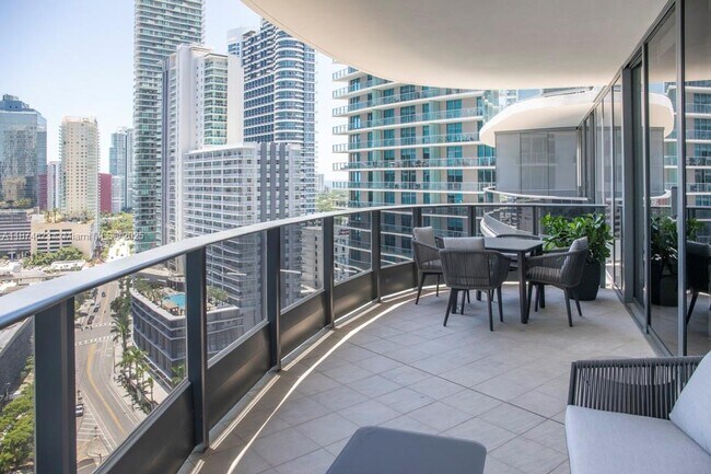 Building Photo - 1000 Brickell Plaza