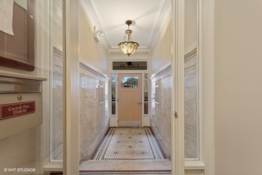 Building Lobby - Carroll Parc