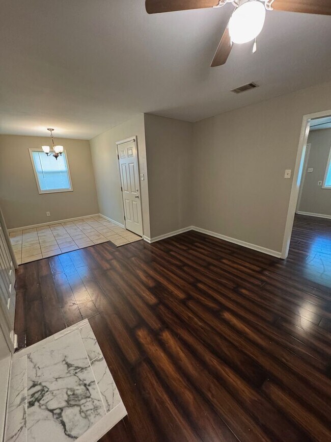 Foto del edificio - 2857 Lakeland Dr