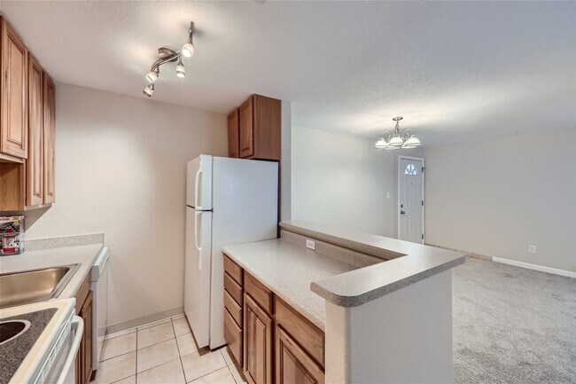 Foto del edificio - Top-floor, 2-bed 1-bath condo located near the highly desirable Old Town Arvada!