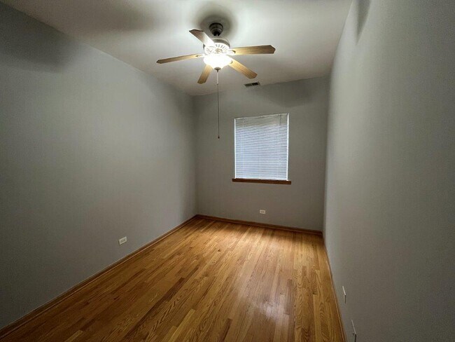 Foto del edificio - 1918 W Cermak Rd