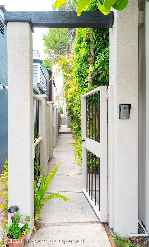 Primary Photo - 223 Abalone Ave