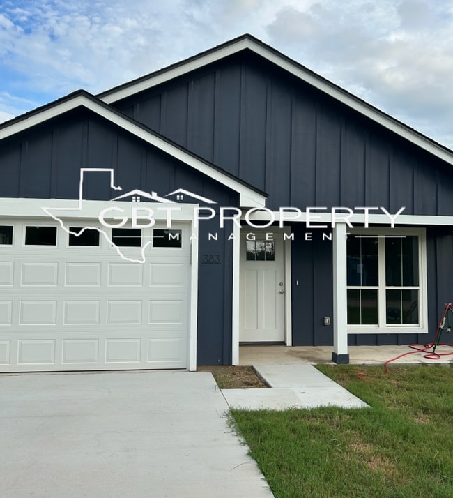 Building Photo - 383 E Burleson Ave
