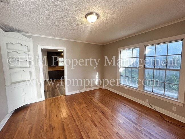 Building Photo - 2008 W 3rd Ave