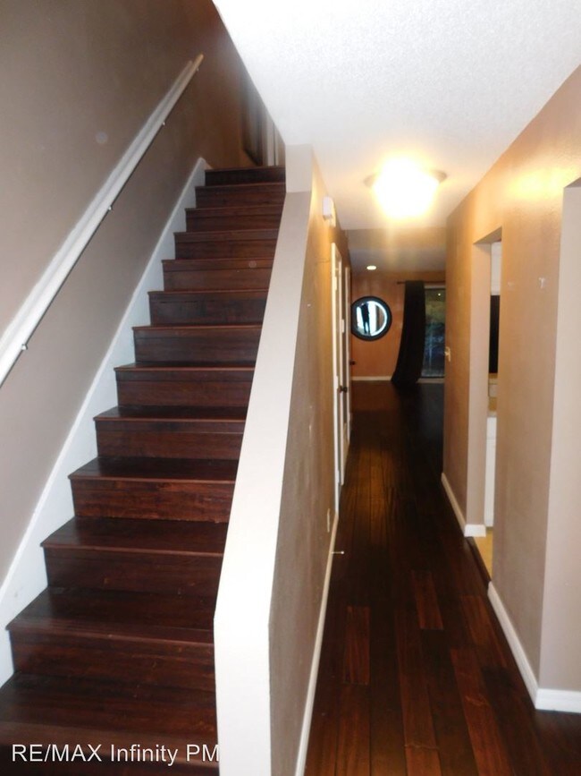 Building Photo - 2 br, 1.5 bath House - 4225 Brookside Dr