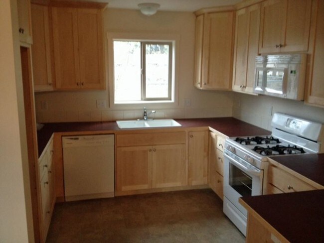 Building Photo - Newr quality 3 bedroom 2-story home in nei...
