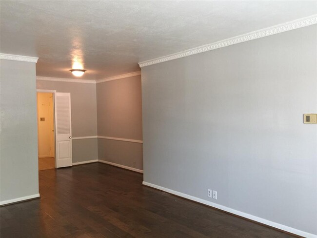 Building Photo - 7926 Royal Ln