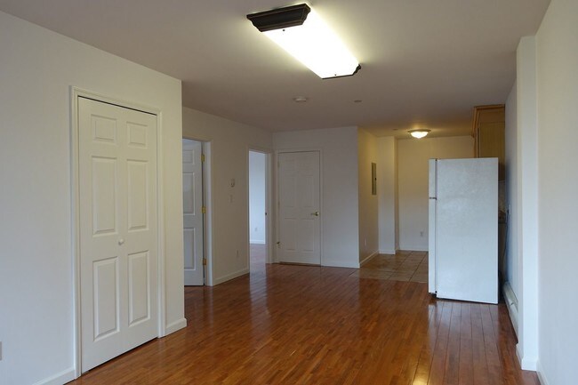 Building Photo - 385 Vernon Ave