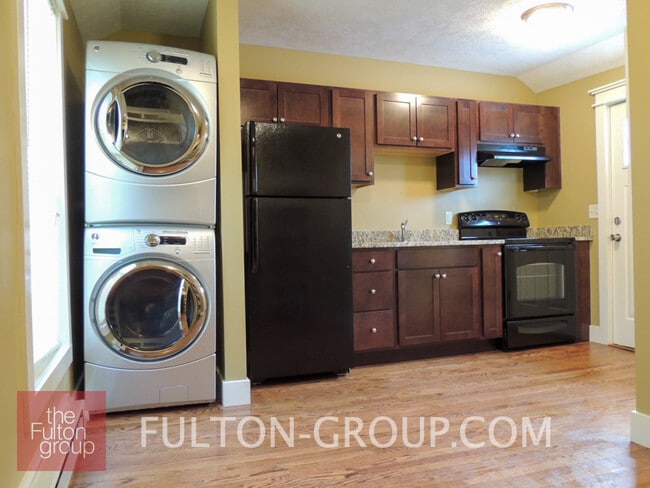 Building Photo - 749 Fulton St E