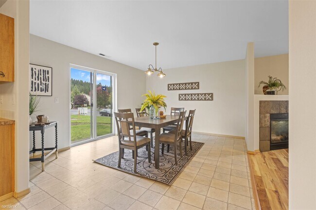 Building Photo - 4 br, 2.5 bath House - 9617 181st Street C...