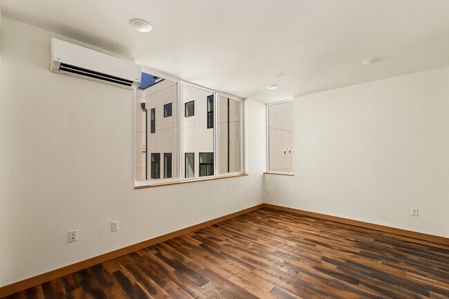 Building Photo - 3829 23rd Ave W