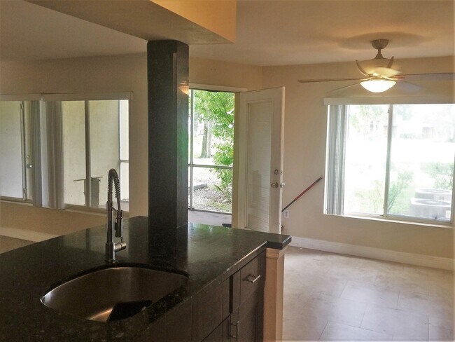 Foto del edificio - 2371 NW 33rd St