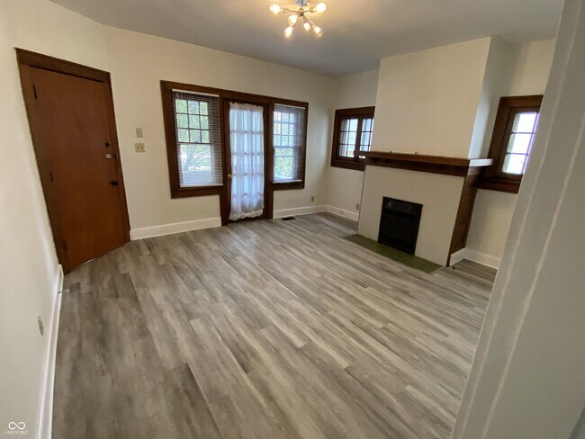 Foto del edificio - 537 E 11th St