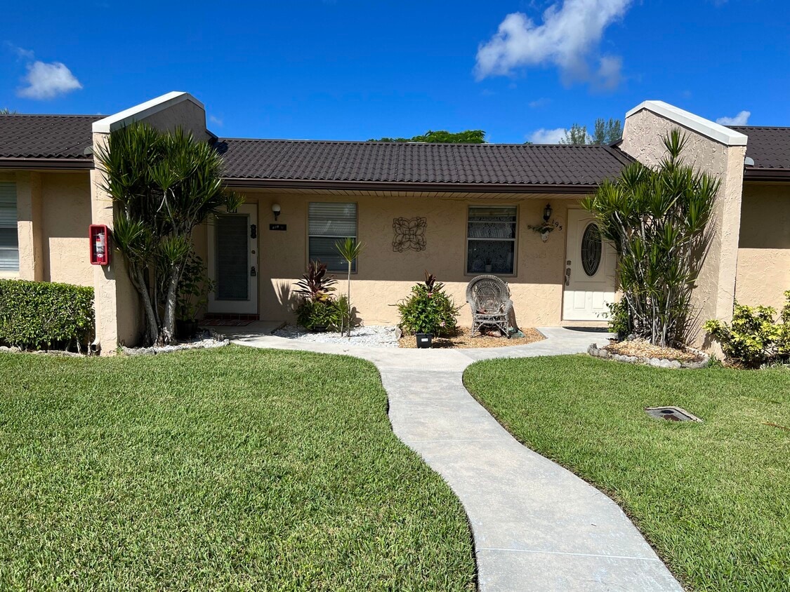197 Lake Meryl Dr, West Palm Beach, FL 33411 House Rental in West
